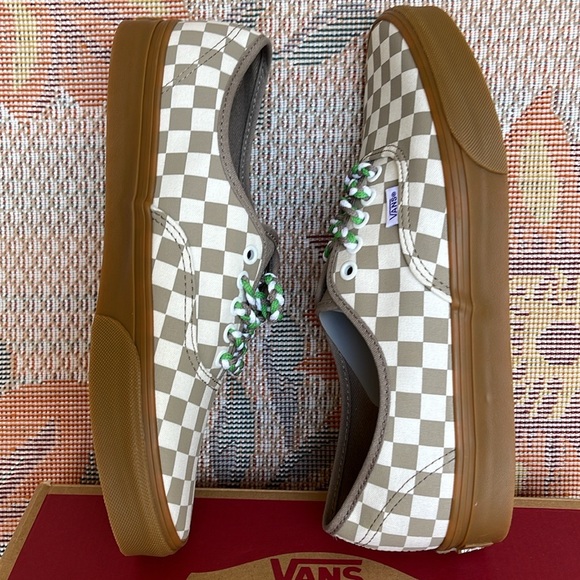 Vans WMNS Authentic
Checkerboard Moon Rock
VN0009PVCH8
SNEAKERS - Picture 10 of 16